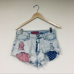 Akira America Shorts